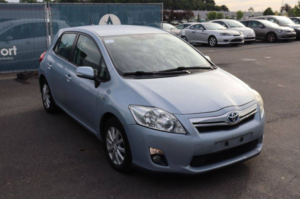 Passenger car Toyota Auris Petrol-Hybrid 99hp 2011 (Margin)
