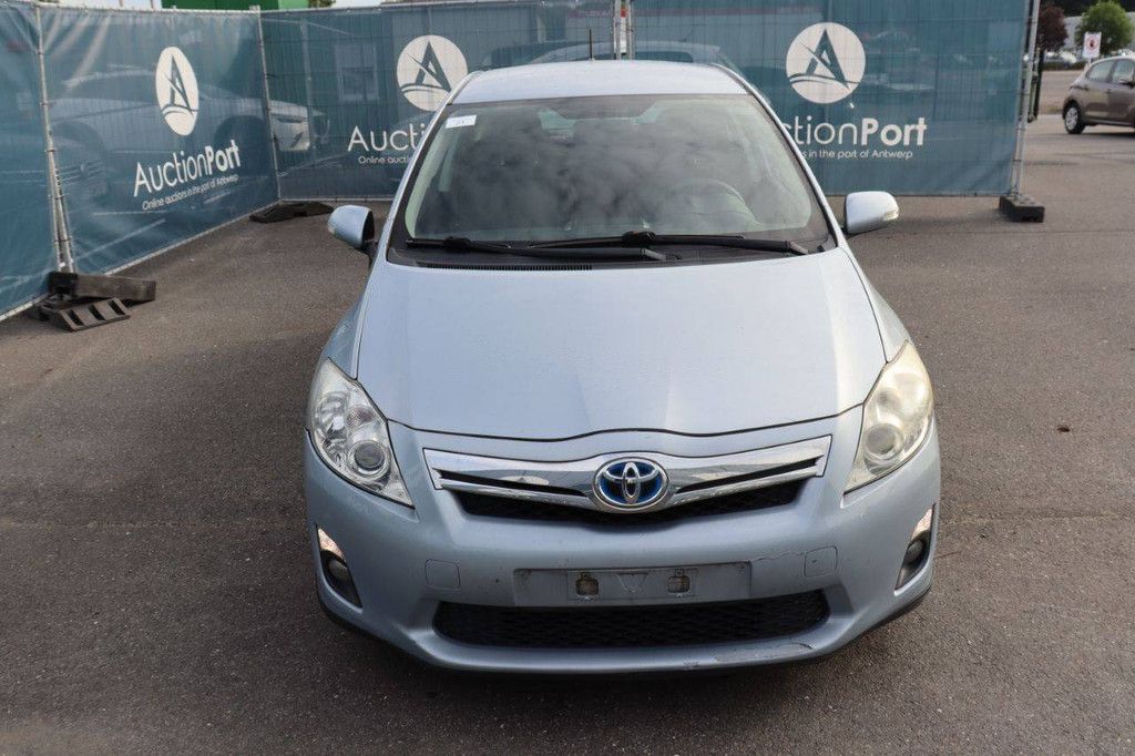 Passenger car Toyota Auris Petrol-Hybrid 99hp 2011 (Margin)