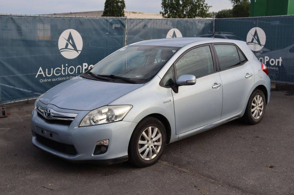Passenger car Toyota Auris Petrol-Hybrid 99hp 2011 (Margin)