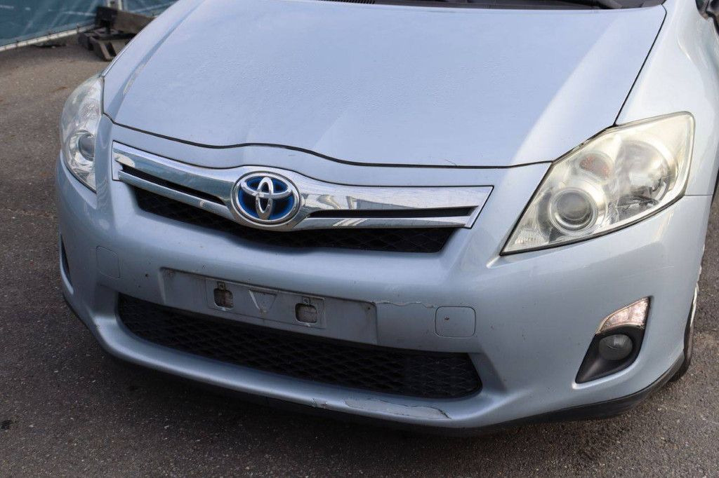 Passenger car Toyota Auris Petrol-Hybrid 99hp 2011 (Margin)
