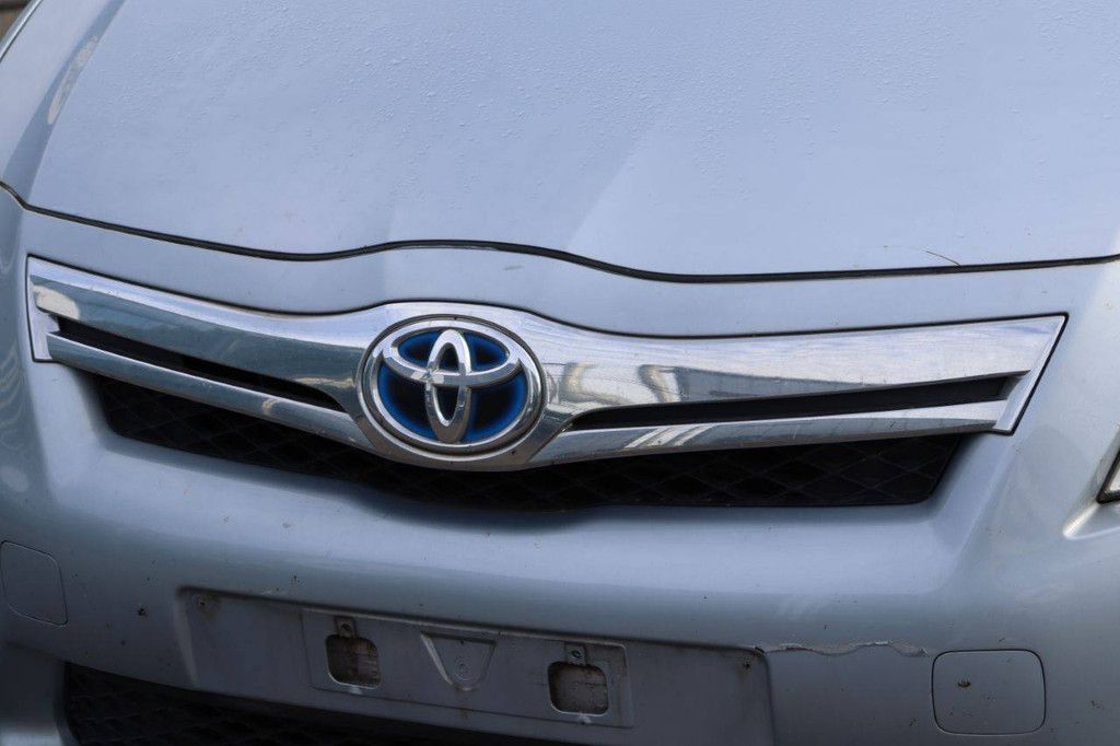 Passenger car Toyota Auris Petrol-Hybrid 99hp 2011 (Margin)