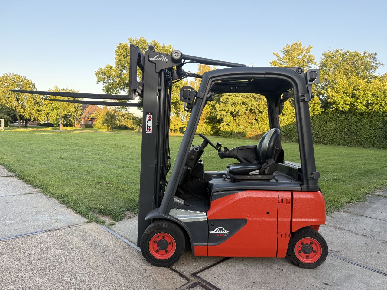 Linde 1600KG elektrisch triplo mast freelift Sideshift BJ2018