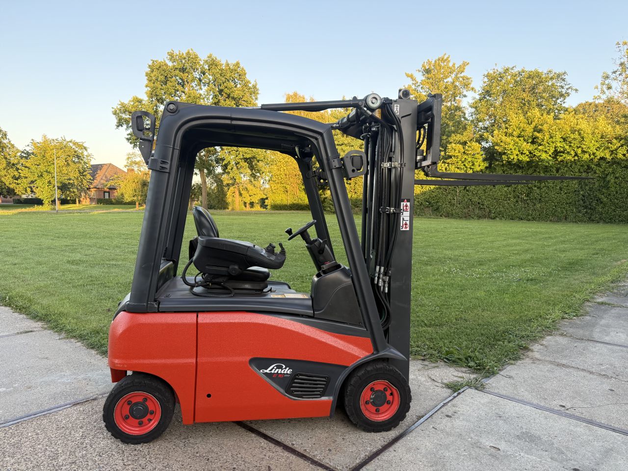 Linde 1600KG elektrisch triplo mast freelift Sideshift BJ2018