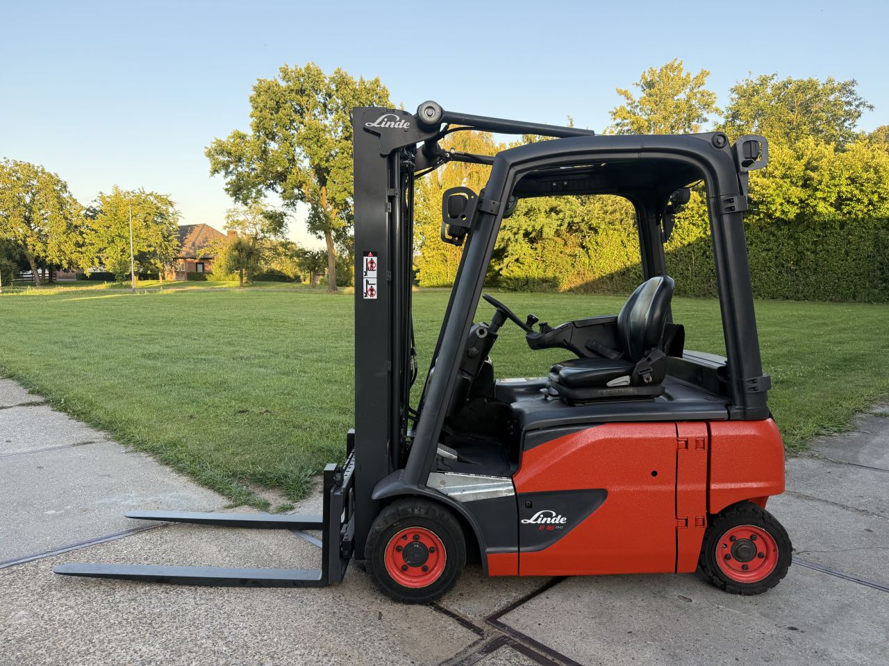 Linde 1600KG elektrisch triplo mast freelift Sideshift BJ2018