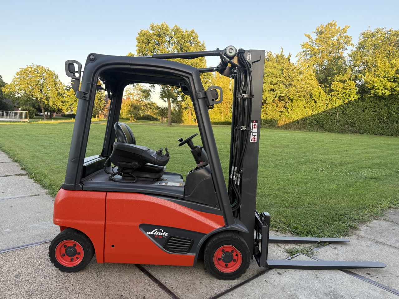 Linde 1600KG elektrisch triplo mast freelift Sideshift BJ2018