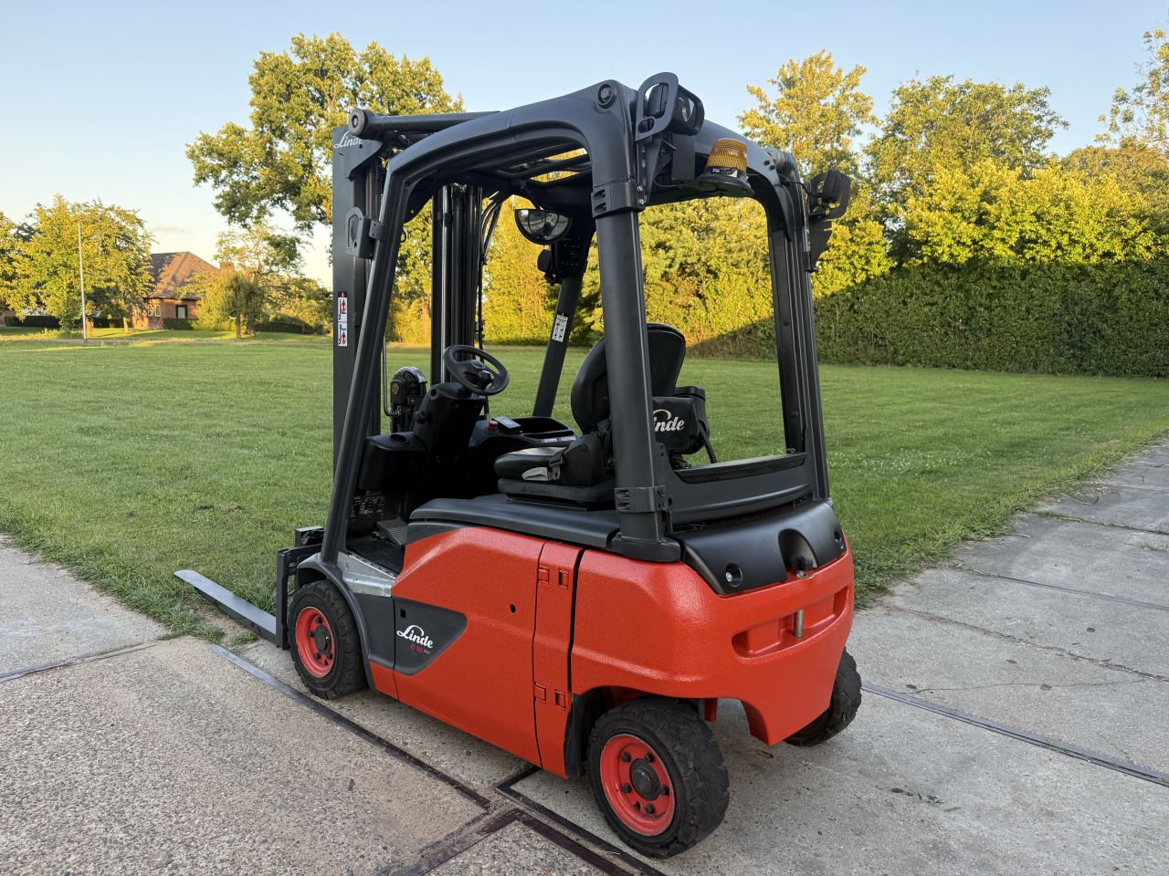 Linde 1600KG elektrisch triplo mast freelift Sideshift BJ2018
