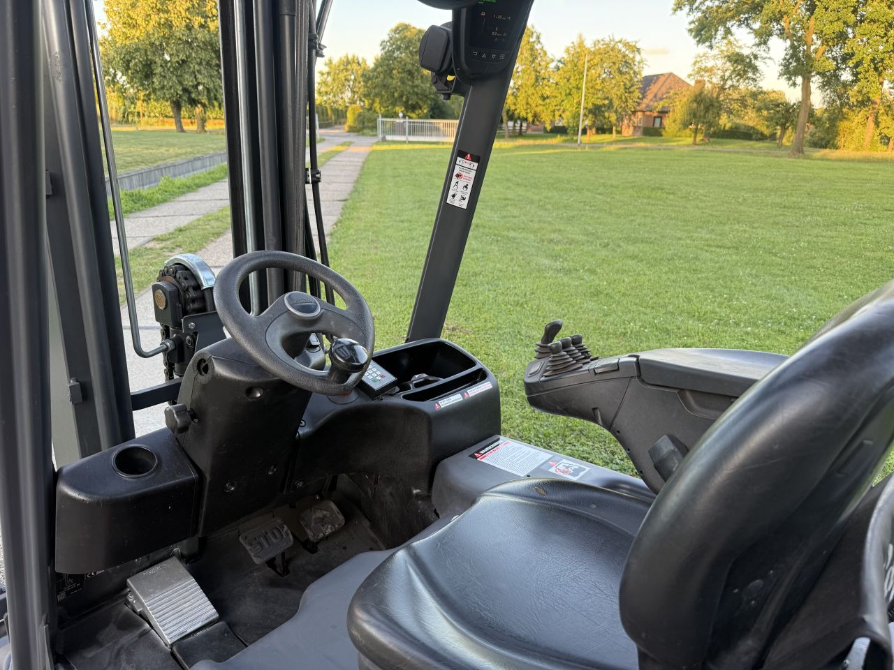Linde 1600KG elektrisch triplo mast freelift Sideshift BJ2018