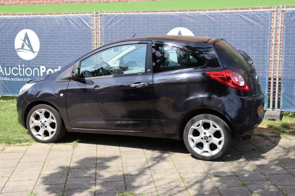 Pkw Ford KA Benzin 2011