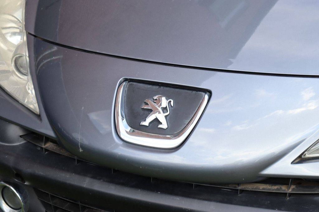 Passenger car Peugeot 207 Petrol 150hp 2008