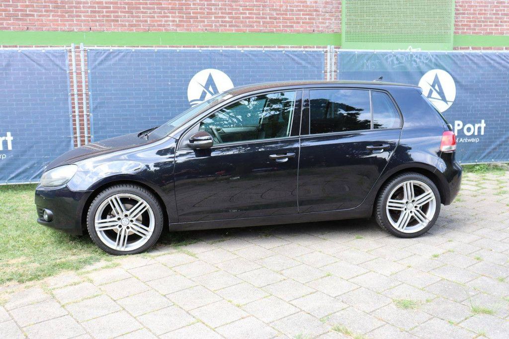 Passenger car Volkswagen Golf Petrol 105hp 2010