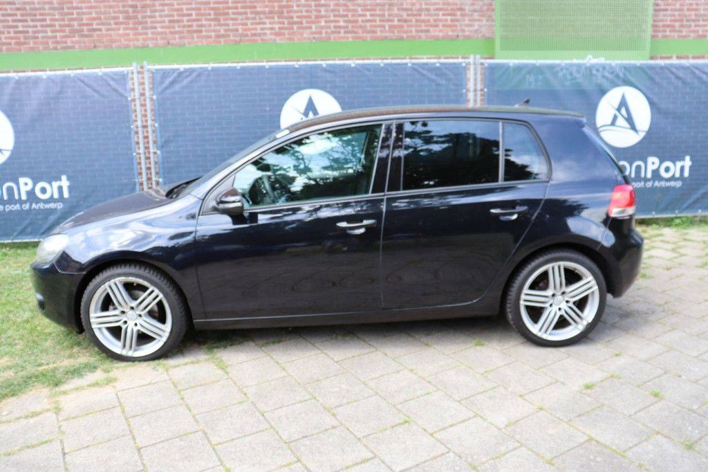 Passenger car Volkswagen Golf Petrol 105hp 2010