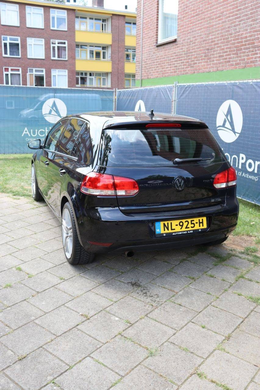 Passenger car Volkswagen Golf Petrol 105hp 2010