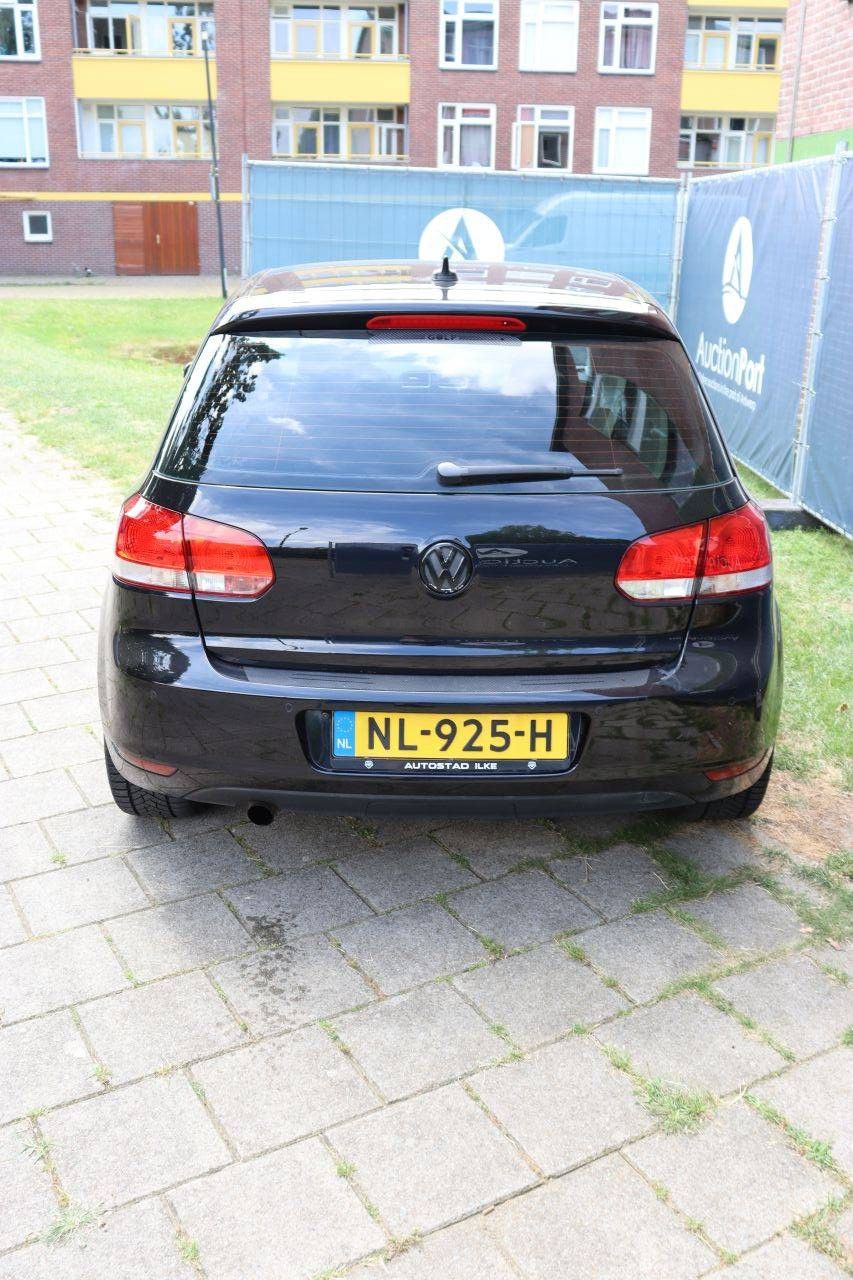 Passenger car Volkswagen Golf Petrol 105hp 2010