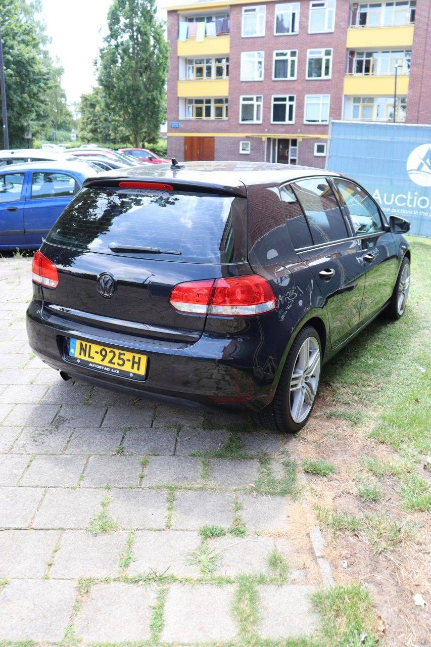 Passenger car Volkswagen Golf Petrol 105hp 2010