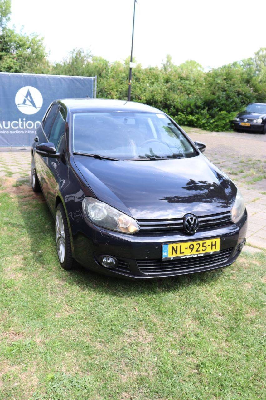 Passenger car Volkswagen Golf Petrol 105hp 2010