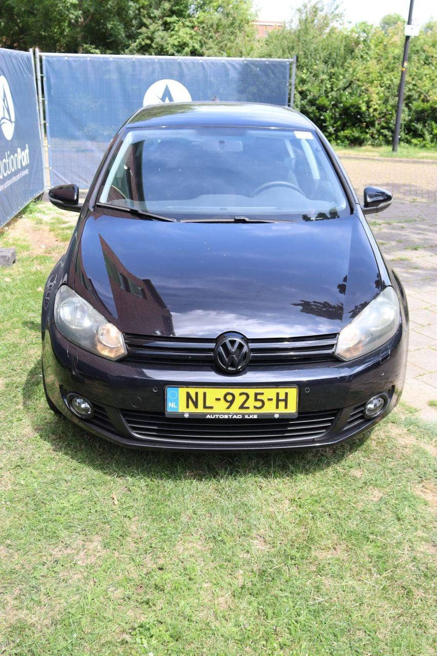 Passenger car Volkswagen Golf Petrol 105hp 2010