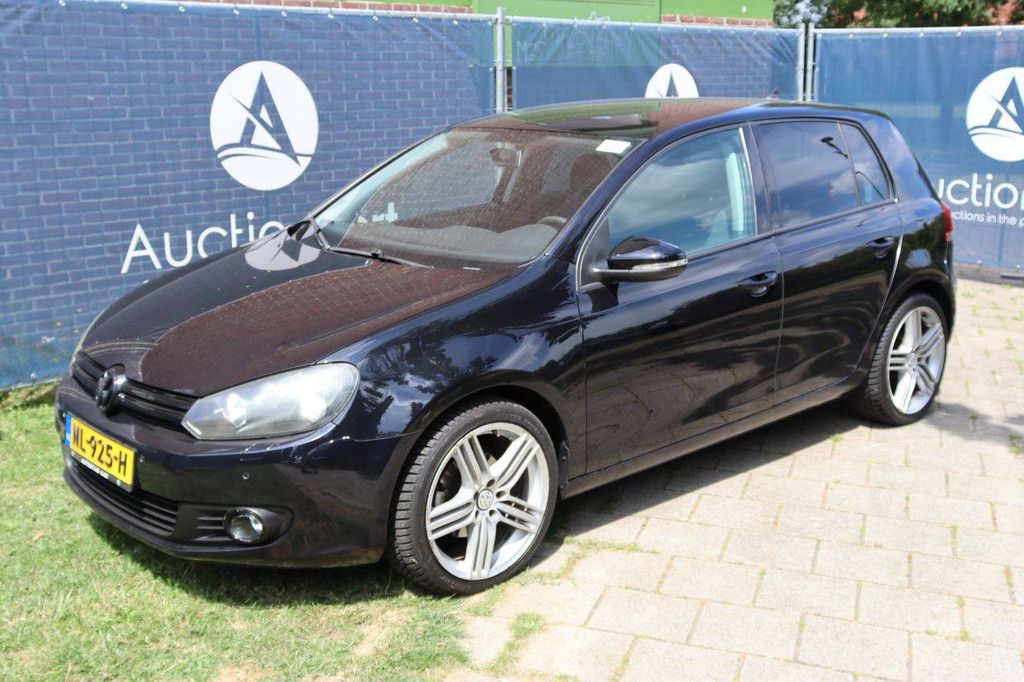 Passenger car Volkswagen Golf Petrol 105hp 2010