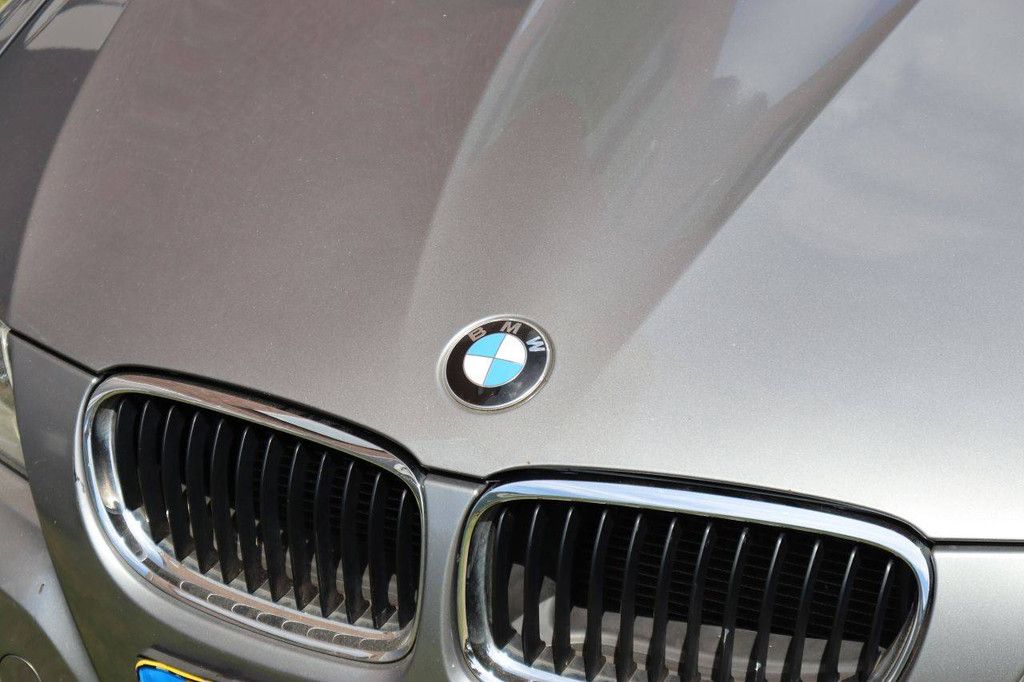 BMW 318i Kombi, Benzin, Baujahr 2010