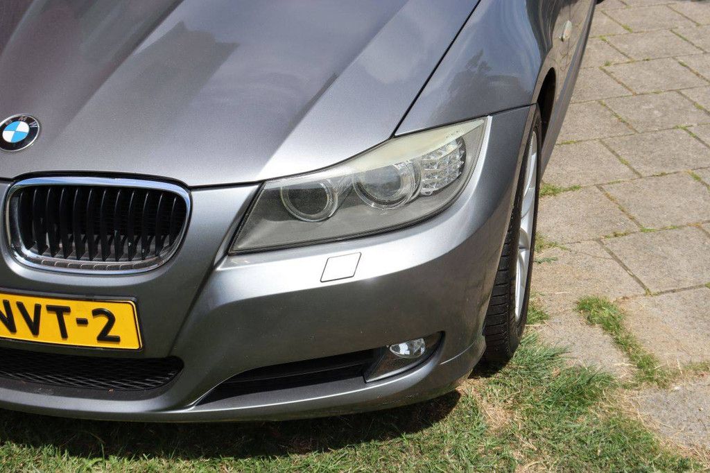 BMW 318i Kombi, Benzin, Baujahr 2010