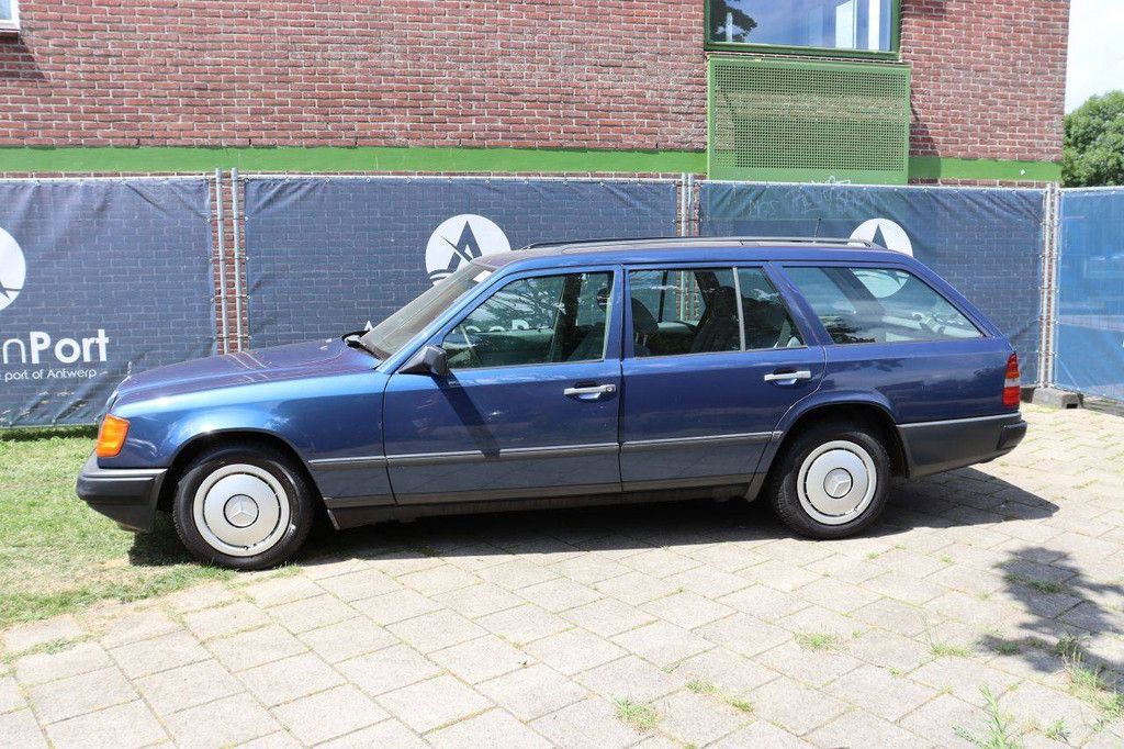 Mercedes-Benz 300 Diesel Station Wagon 113 hp 1988