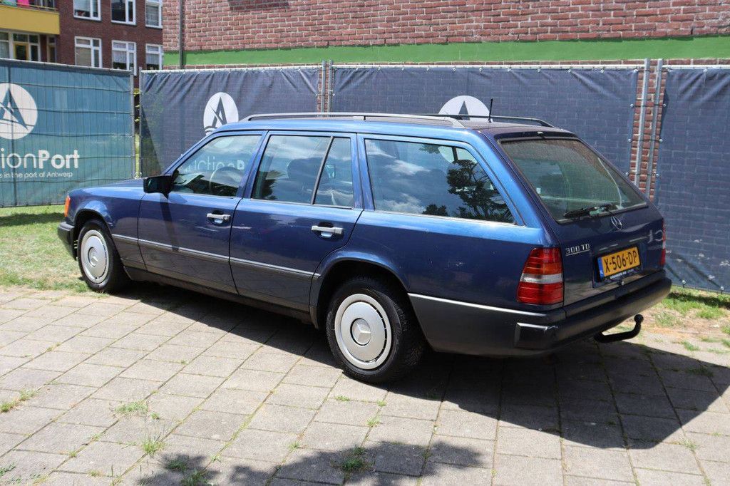 Mercedes-Benz 300 Diesel Station Wagon 113 hp 1988