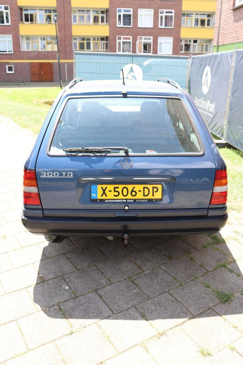 Mercedes-Benz 300 Diesel Station Wagon 113 hp 1988