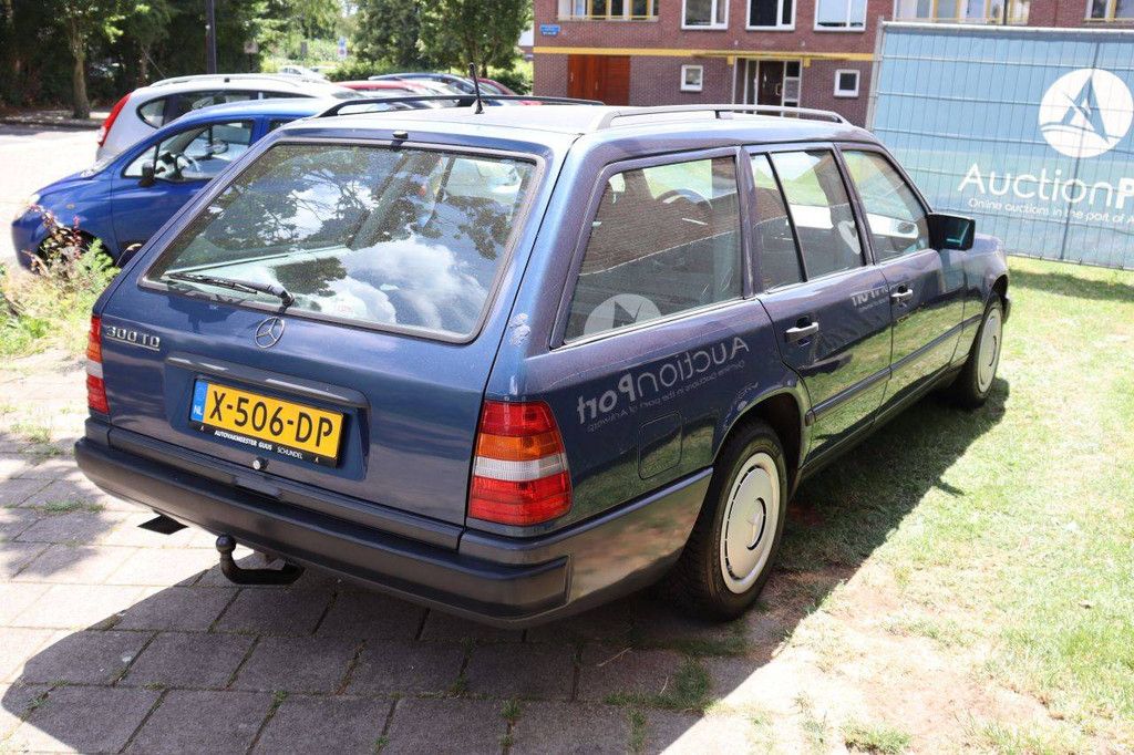 Mercedes-Benz 300 Diesel Station Wagon 113 hp 1988