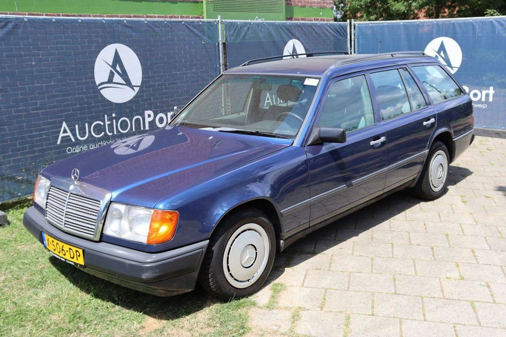 Mercedes-Benz 300 Diesel Station Wagon 113 hp 1988