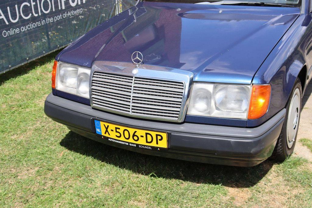 Mercedes-Benz 300 Diesel Station Wagon 113 hp 1988
