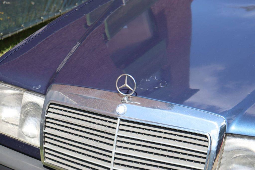 Mercedes-Benz 300 Diesel Station Wagon 113 hp 1988