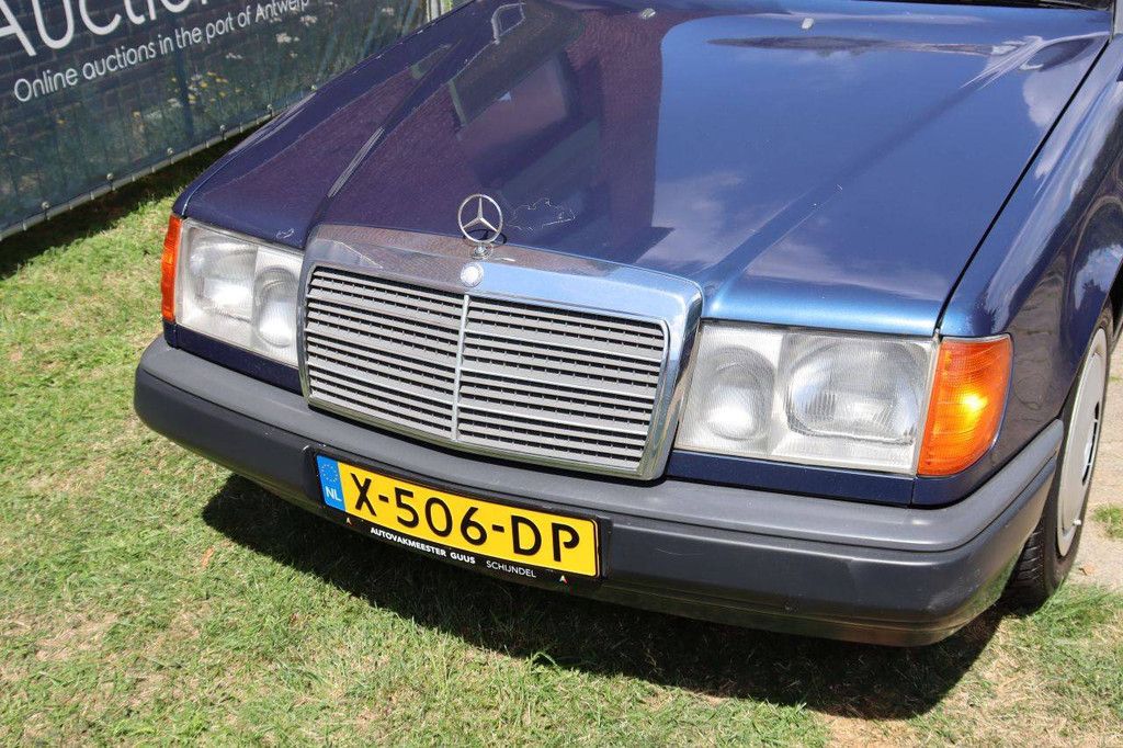 Mercedes-Benz 300 Diesel Station Wagon 113 hp 1988