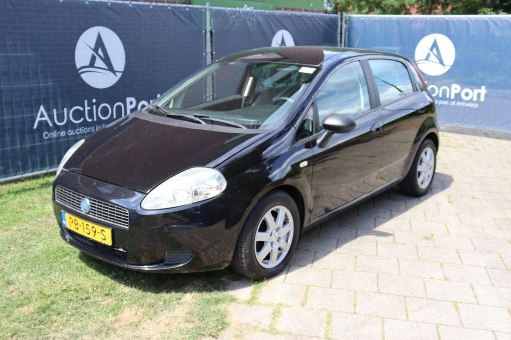 Pkw Fiat Punto Benzin 95 PS 2007