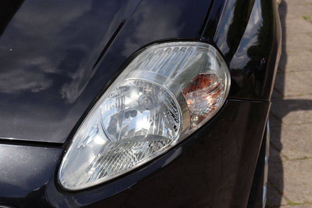 Pkw Fiat Punto Benzin 95 PS 2007