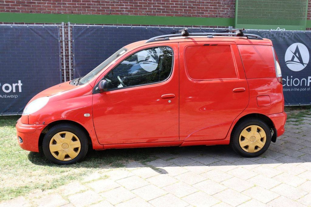 Toyota Yaris Verso 1.3 Van ATM Benzin 86 PS 2003 Transporter