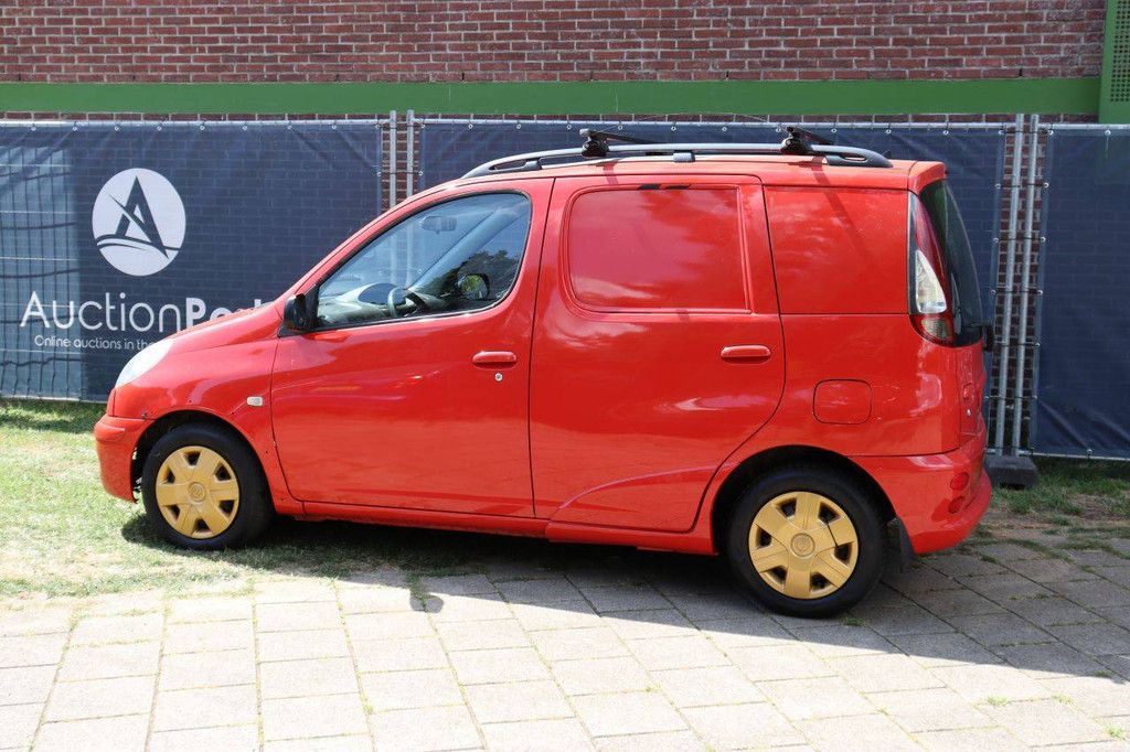 Toyota Yaris Verso 1.3 Van ATM Benzin 86 PS 2003 Transporter