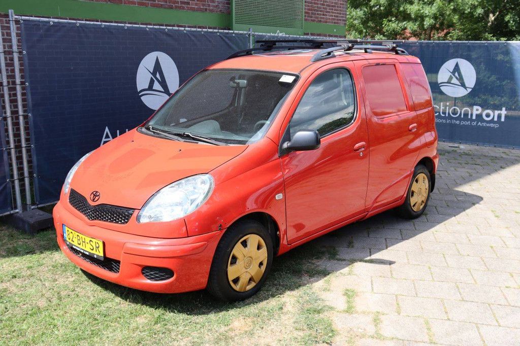 Toyota Yaris Verso 1.3 Van ATM Benzin 86 PS 2003 Transporter