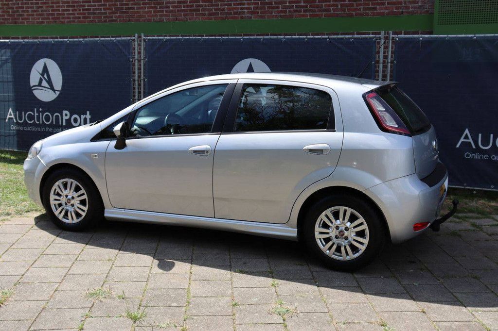 Pkw Fiat Punto Benzin 101 PS 2014