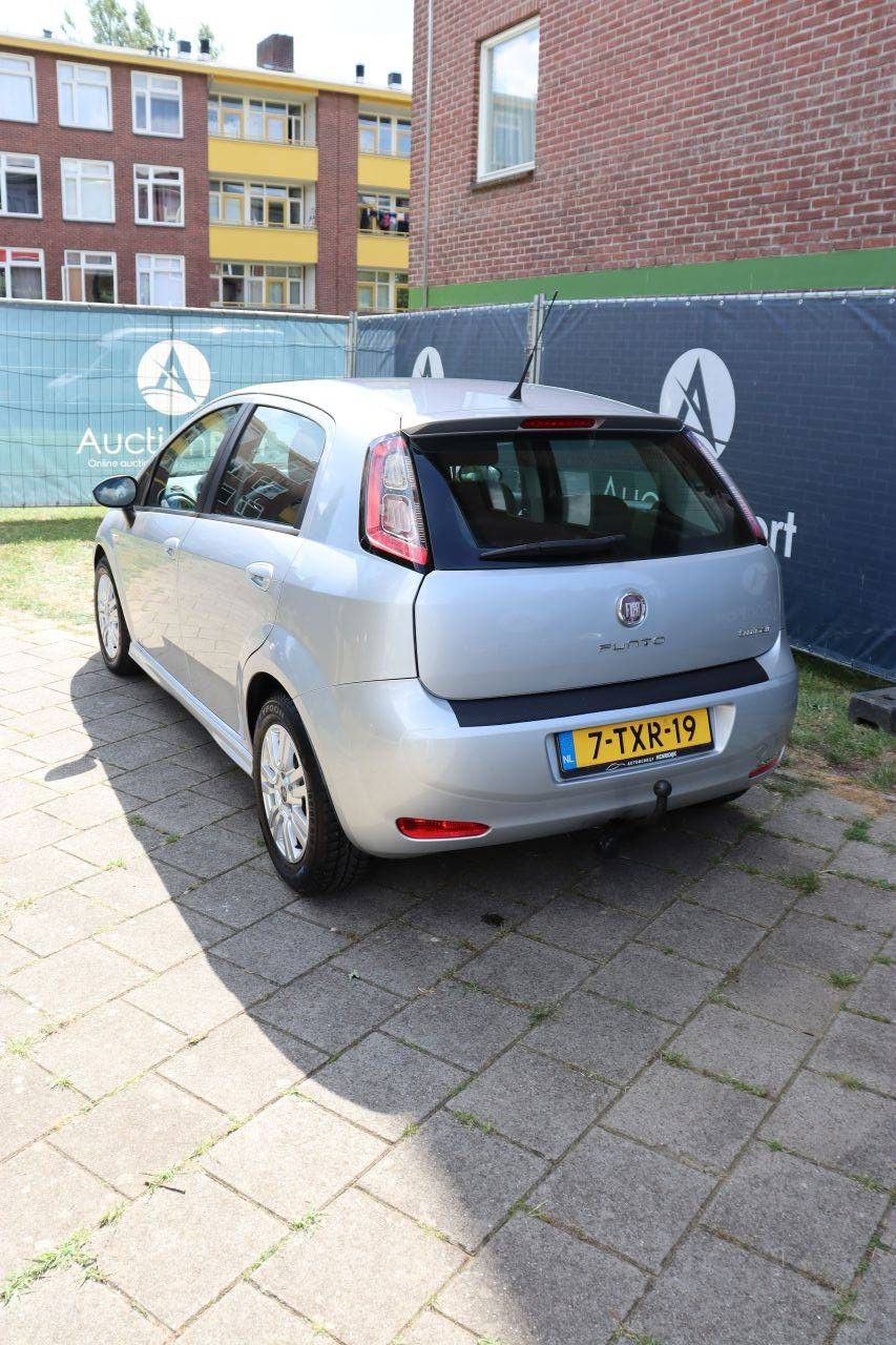 Pkw Fiat Punto Benzin 101 PS 2014