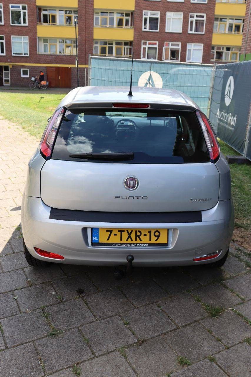 Pkw Fiat Punto Benzin 101 PS 2014
