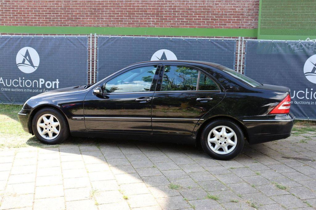 Pkw Mercedes-Benz C180 Benzin 129 PS 2002
