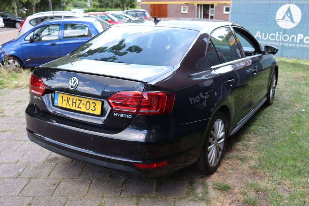 Pkw Volkswagen Jetta Highline Hybrid Benzin + Elektro 150 PS 2013