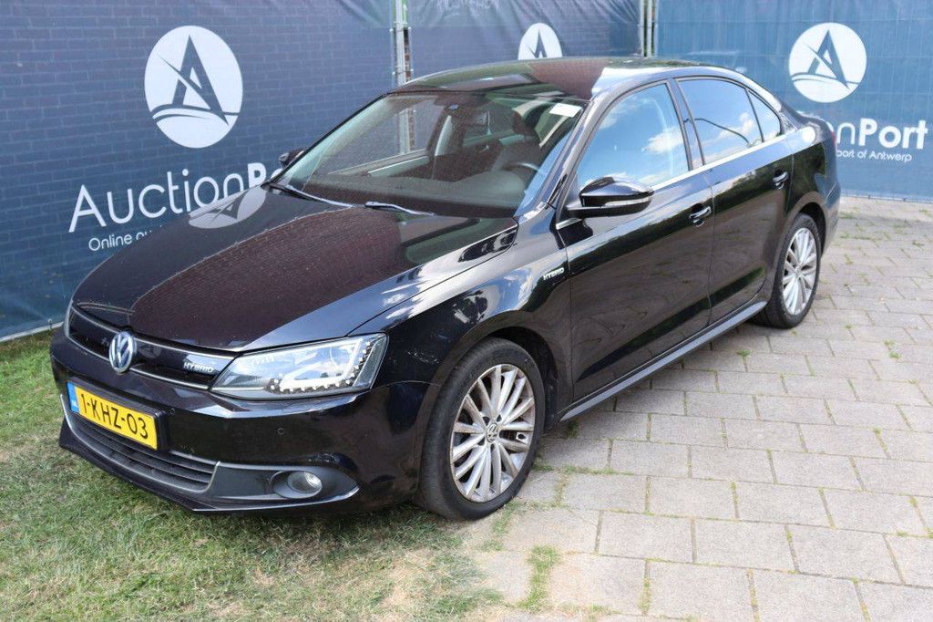 Pkw Volkswagen Jetta Highline Hybrid Benzin + Elektro 150 PS 2013