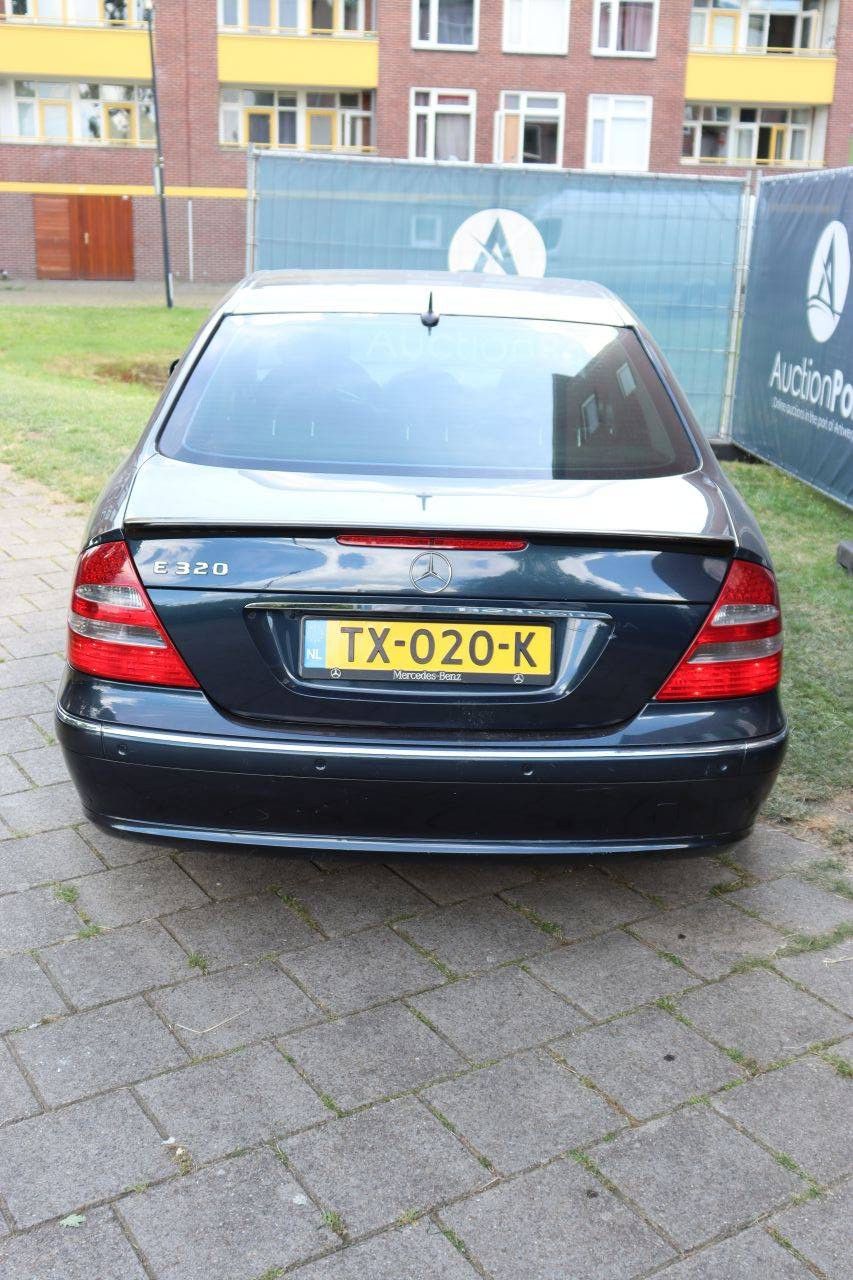 Pkw Mercedes-Benz E320 Benzin 225 PS 2003