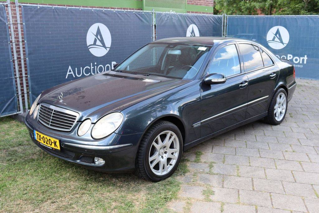 Pkw Mercedes-Benz E320 Benzin 225 PS 2003