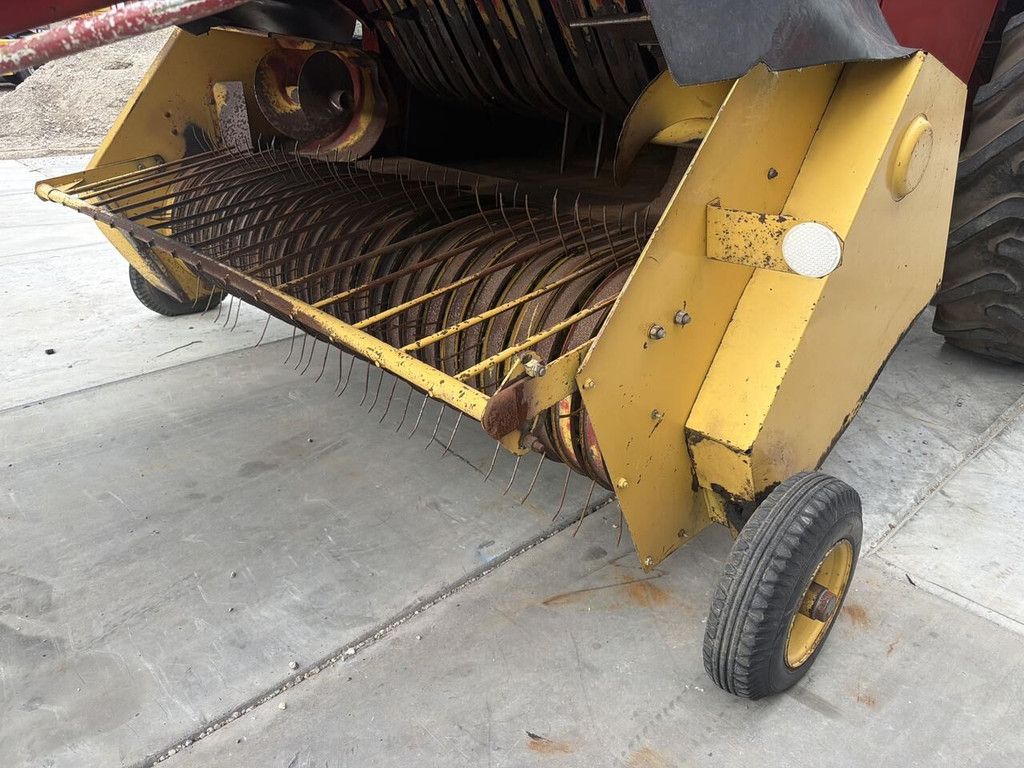 New Holland D2000
