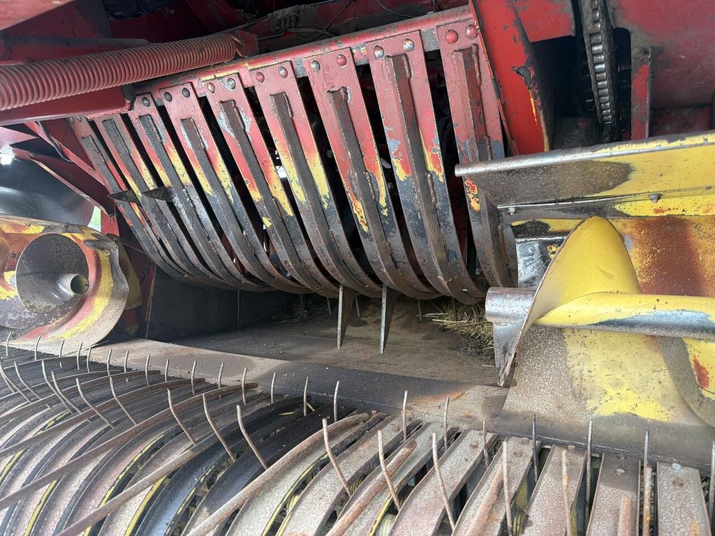 New Holland D2000