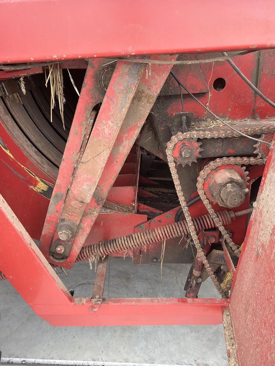 New Holland D2000