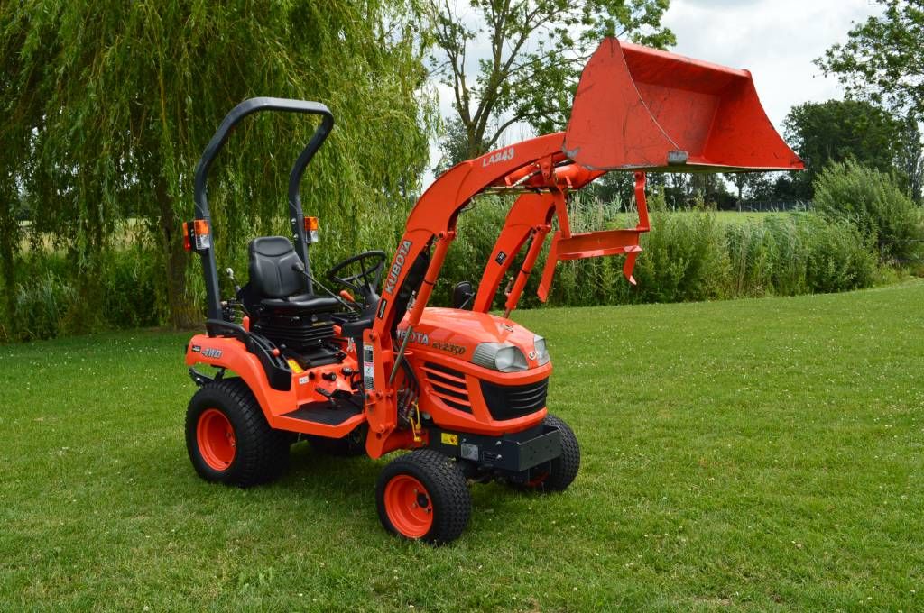 Kubota BX 2350 D met LA243 voorlader