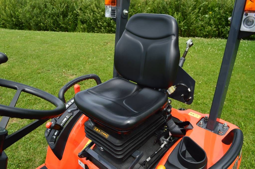 Kubota BX 2350 D met LA243 voorlader