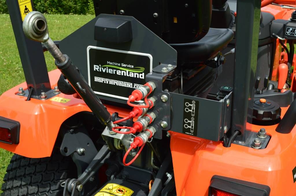 Kubota BX 2350 D met LA243 voorlader
